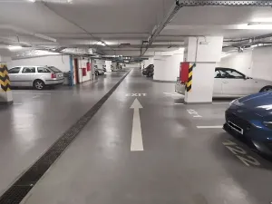 Pronájem garážového stání, Praha - Libeň, Kurta Konráda, 20 m2