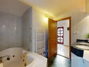 Prodej rodinného domu, Loket, 261 m2