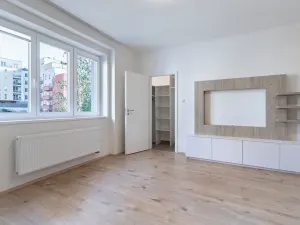Pronájem bytu 1+kk, Praha - Košíře, Vrchlického, 31 m2