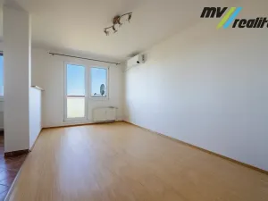 Prodej bytu 3+1, Milovice, Topolová, 77 m2