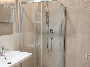 Pronájem bytu 1+1, Praha - Žižkov, V domově, 39 m2