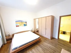 Pronájem bytu 2+kk, Praha, Ve Smečkách, 71 m2