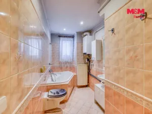 Prodej bytu 2+1, Karlovy Vary - Bohatice, Na Výšině, 45 m2