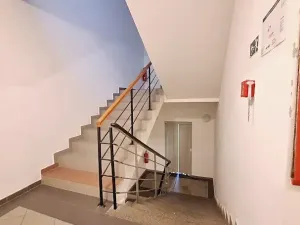 Pronájem bytu 2+kk, Praha - Holešovice, Malá Plynární, 36 m2