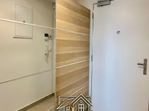 Pronájem bytu 1+kk, Praha - Hloubětín, U Tesly, 32 m2