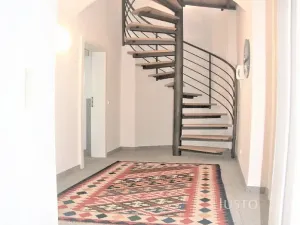Pronájem bytu 2+1, Praha, Vlašská, 73 m2