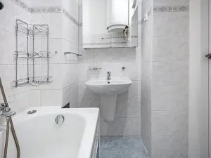 Pronájem bytu 2+kk, Praha - Žižkov, Biskupcova, 41 m2