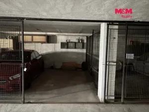Prodej garážového stání, Brno - Lesná, Loosova, 13 m2