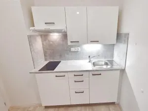 Pronájem bytu 1+1, Praha - Vinohrady, Hradecká, 37 m2