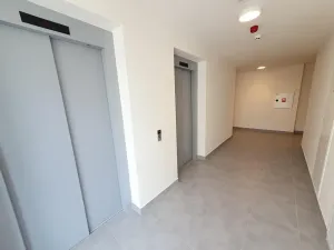 Pronájem bytu 1+kk, Praha - Vysočany, Pod Harfou, 45 m2