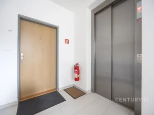 Pronájem bytu 2+kk, Praha - Hrdlořezy, Učňovská, 51 m2