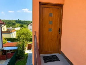 Pronájem bytu 2+1, Praha - Kyje, Hejtmanská, 54 m2