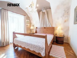 Pronájem bytu 3+1, Praha - Malá Strana, Valdštejnské náměstí, 91 m2
