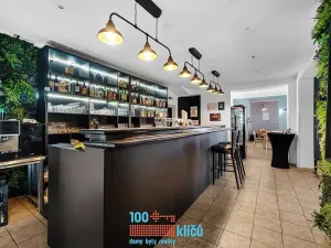 Pronájem restaurace, Praha - Záběhlice, Roztylské náměstí, 335 m2