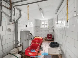 Pronájem restaurace, Praha - Záběhlice, Roztylské náměstí, 335 m2