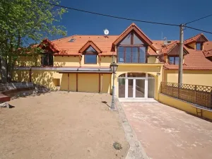 Prodej rodinného domu, Černolice, Ke dvoru, 375 m2