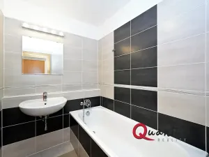 Pronájem bytu 2+kk, Praha - Černý Most, Rudolfa Holeky, 33 m2