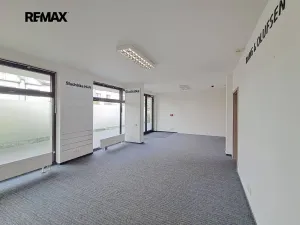 Pronájem obchodního prostoru, Praha - Modřany, Soukalova, 104 m2