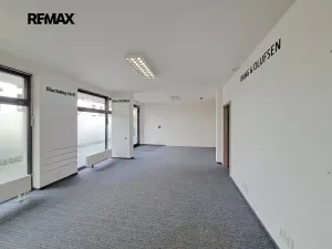 Pronájem obchodního prostoru, Praha - Modřany, Soukalova, 104 m2