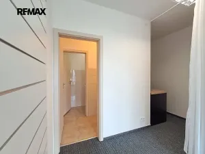 Pronájem obchodního prostoru, Praha - Modřany, Soukalova, 104 m2