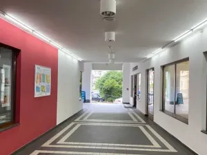 Pronájem obchodního prostoru, Karlovy Vary, Divadelní náměstí, 30 m2