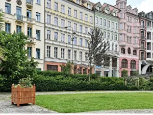 Pronájem obchodního prostoru, Karlovy Vary, Divadelní náměstí, 30 m2