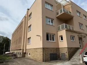 Pronájem kanceláře, Praha - Žižkov, U zásobní zahrady, 370 m2