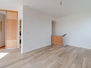 Prodej bytu 2+kk, Praha - Vysočany, Skloněná, 74 m2