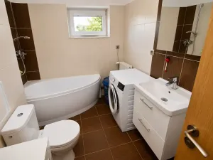 Prodej bytu 2+1, Chvaletice, Dukelská, 48 m2