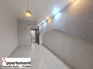Pronájem obchodního prostoru, Praha - Vinohrady, Šafaříkova, 66 m2