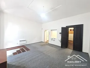 Pronájem obchodního prostoru, Kostelec nad Černými lesy, náměstí Smiřických, 75 m2