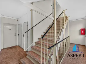 Pronájem bytu 1+kk, Praha - Podolí, Kaplická, 27 m2