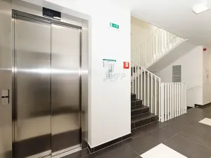 Pronájem bytu 1+kk, Praha - Vysočany, Strnadových, 33 m2