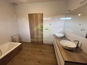 Prodej rodinného domu, Lužany, 156 m2