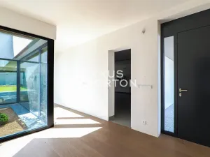 Prodej vily, Praha - Horní Měcholupy, U hostivařského nádraží, 260 m2