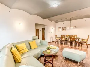 Prodej rodinného domu, Očihov, 497 m2