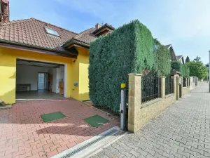 Pronájem rodinného domu, Praha - Štěrboholy, K valu, 220 m2