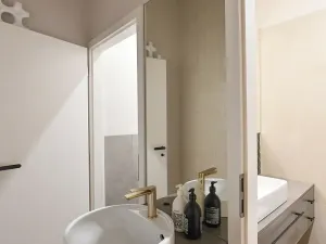 Pronájem obchodního prostoru, Praha - Holešovice, Bubenská, 242 m2