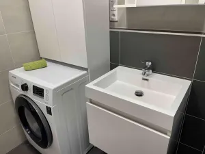 Pronájem bytu 2+kk, Praha, Za černým mostem, 50 m2
