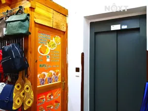 Pronájem obchodního prostoru, Třeboň, Masarykovo nám., 16 m2