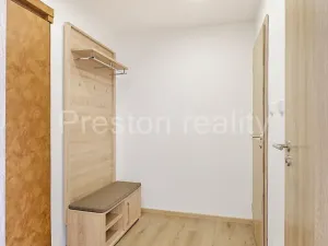Pronájem bytu 1+kk, Praha - Modřany, Angelovova, 28 m2