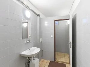 Prodej skladu, Praha - Horní Počernice, Komárovská, 210 m2