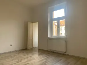 Pronájem bytu 1+kk, Praha - Vršovice, Orelská, 31 m2
