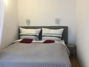 Pronájem bytu 1+kk, Praha - Karlín, Molákova, 36 m2