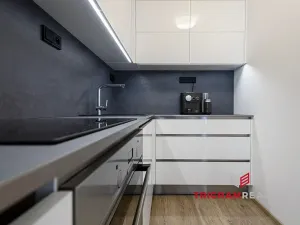 Pronájem bytu 2+kk, Hradec Králové - Nový Hradec Králové, Antonína Petrofa, 46 m2