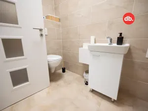 Pronájem komerční nemovitosti, Karlovy Vary, U Koupaliště, 13 m2