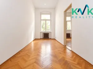 Prodej bytu 2+1, Karlovy Vary, Zámecký vrch, 72 m2