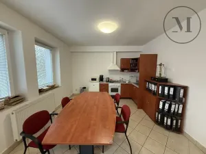 Pronájem výrobních prostor, Lišov, Miletínská, 1000 m2