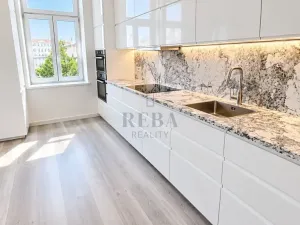 Prodej bytu 2+1, Karlovy Vary, náměstí Dr. M. Horákové, 52 m2