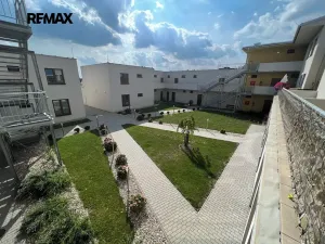 Pronájem bytu 1+kk, Lavičky, 53 m2